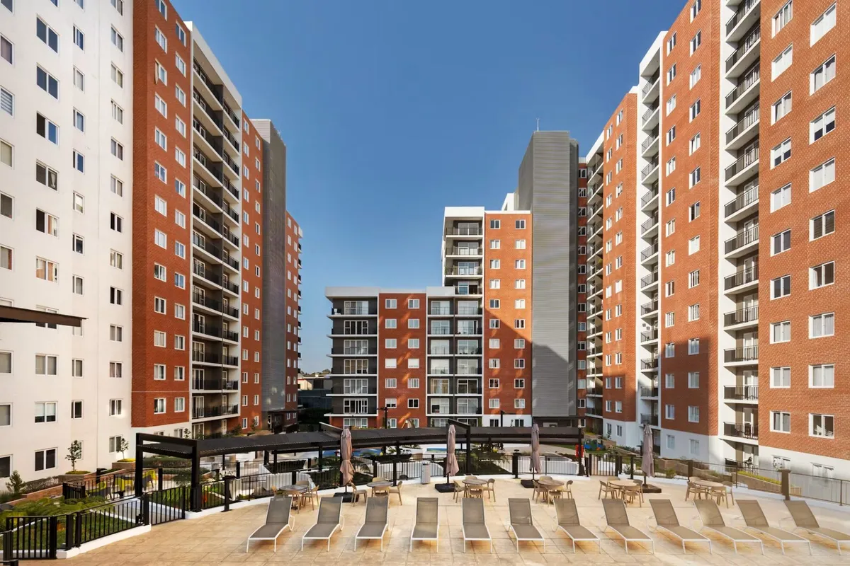 Apartamento amueblado en Parque Once, zona 11 Nivel alto con vista a la ciudad