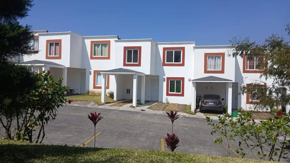 Hermosa casa en venta con inquilino para inversión