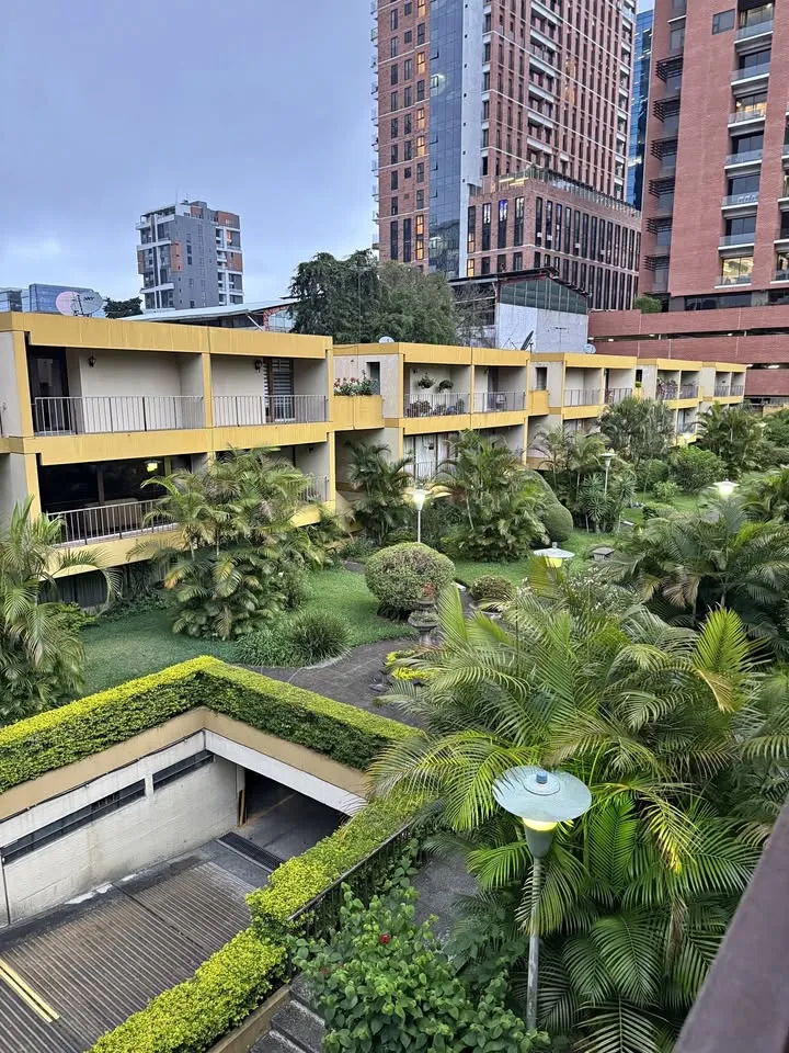 Apartamento tipo townhouse en renta en Apartamentos El Jardín, Zona 10