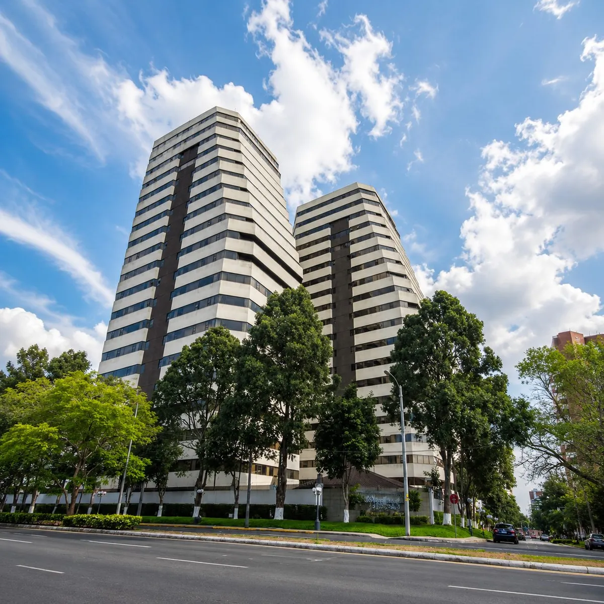 SE RENTA HERMOSO APARTAMENTO EN EDIFICIO PACÍFICA PLAZA, ZONA 14