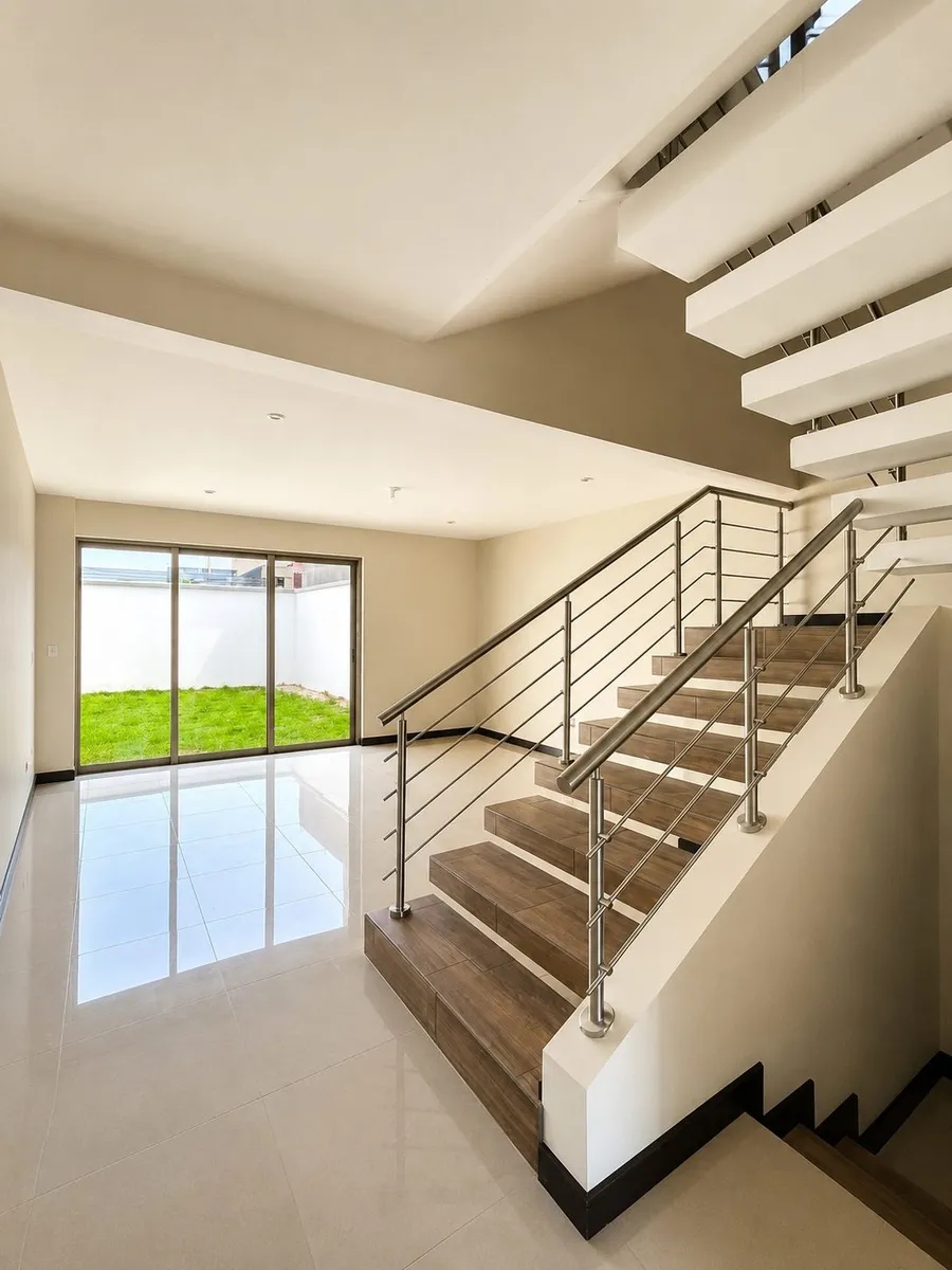Casa Premium en Zona 16 199m² Construcción + Sala Familiar + 200m² Terreno