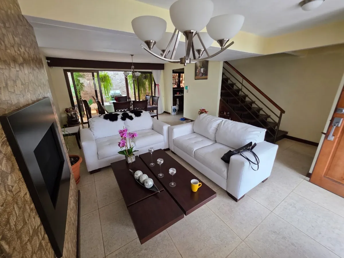 Casa en venta de 4 habitaciones en santuaria de Muxbal