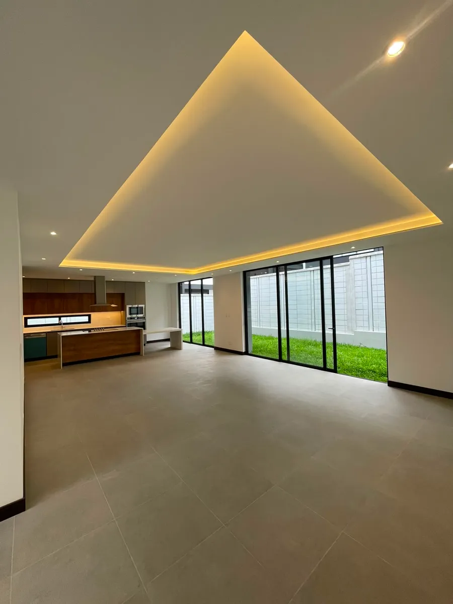 Exclusiva casa en renta para estrenar Nuevo residencial en Zona 10
