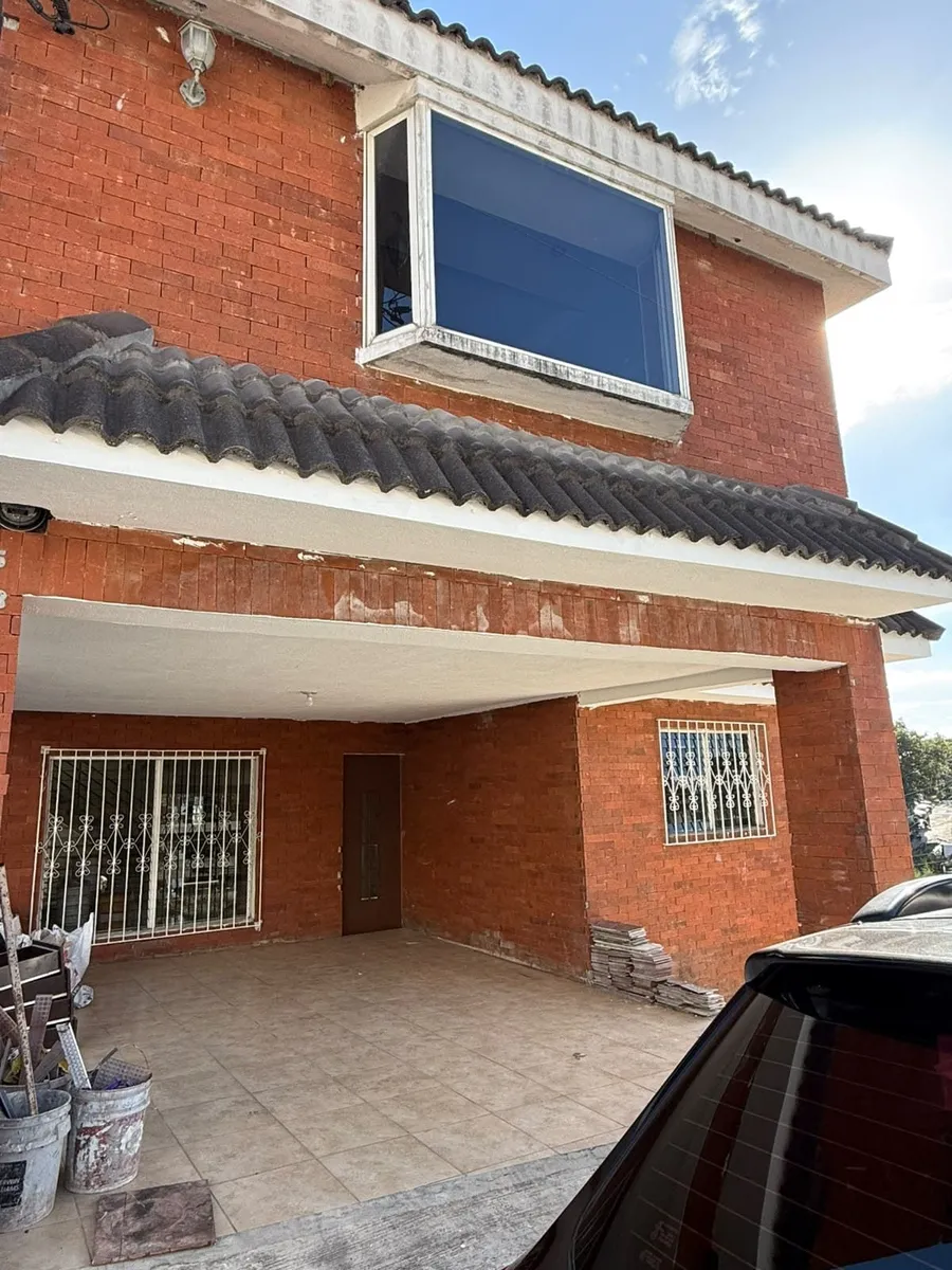 Alquiler casa GRANDE Parajes de Lago Tres Niveles para familia grande 5 habitaciones